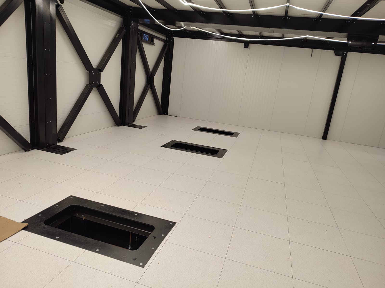 DATA HALL 04